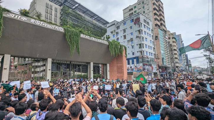 Brac, NSU students block roads in Dhaka