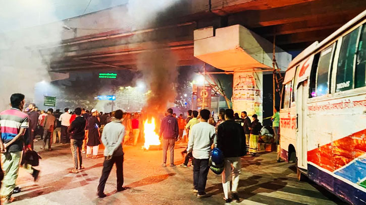 Arrested truck workers’ leader’s followers block Saat Rasta in Tejgaon for 2 hrs