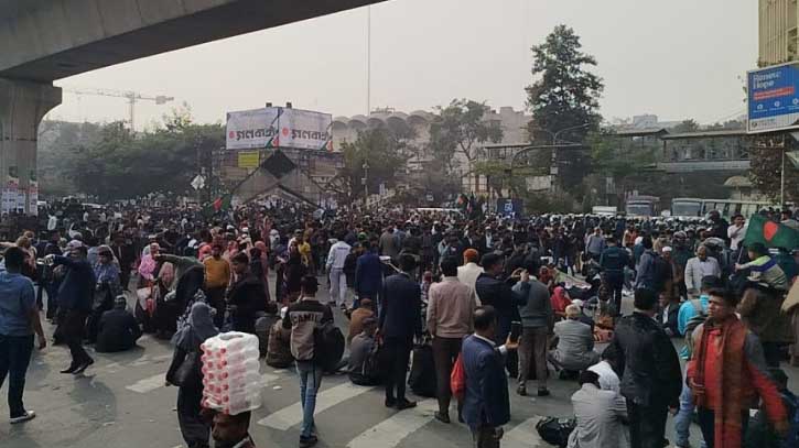 BDR carnage: Sacked members, victim’s families block Shahbagh, demand reinvestigation