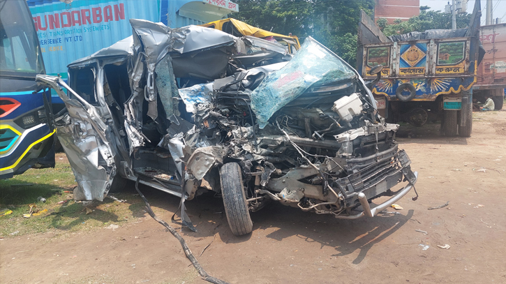 Road crashes claim 8 lives in 5 dists