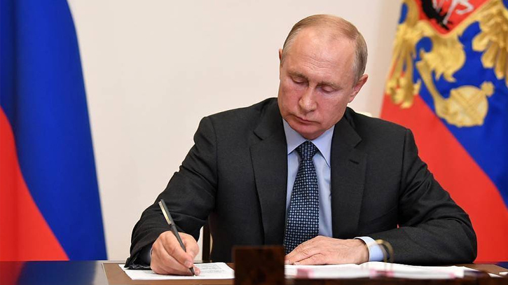 Putin signs decree to allow confiscation of U.S. property