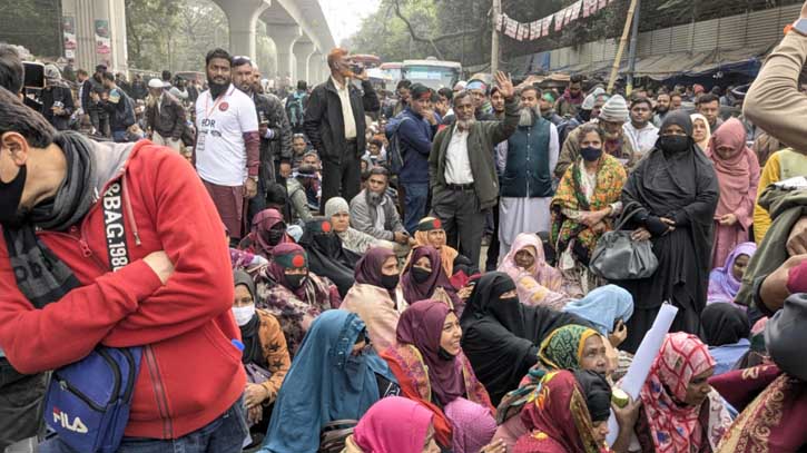 Sacked BDR members block Shahbagh in demand of reinstatement