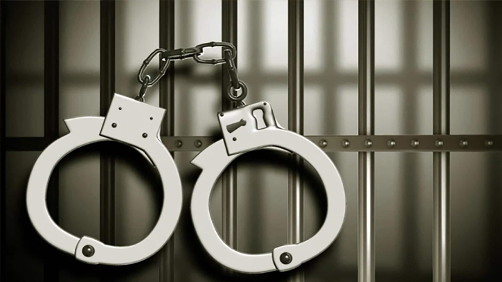 Police arrest five dacoits in Ctg