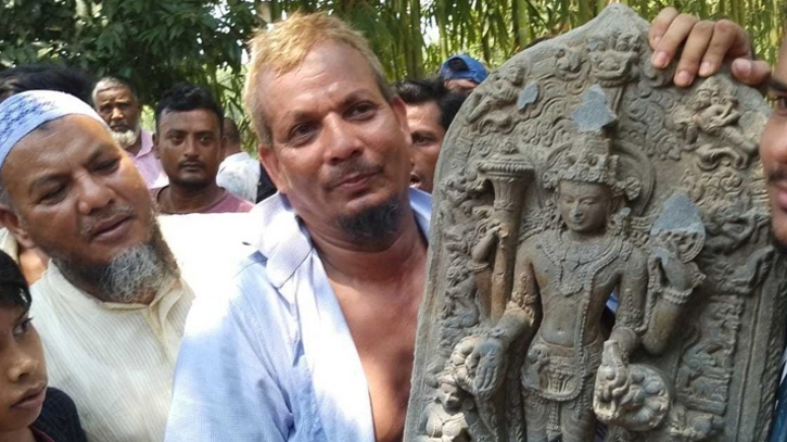 Statue made of touchstone recovered from Thakurgaon pond