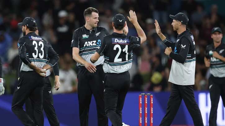 New Zealand cricketers fight back to beat Sri Lanka by 8 runs in first T20