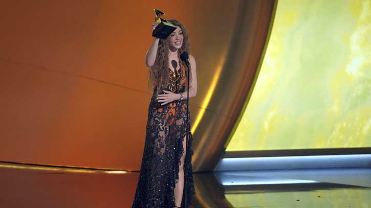 Shakira wins best Latin pop album