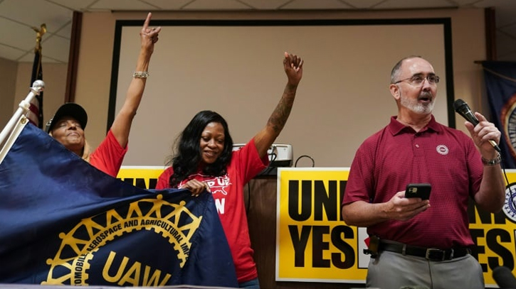 Mercedes workers in Alabama to vote whether to join US union