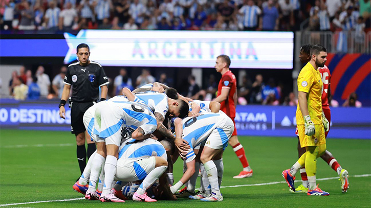 Messi and Argentina overcome Canada: 2-0 win