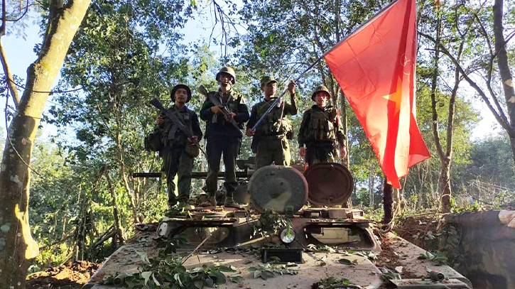 Philippine Army kill 10 communist rebels in a clash