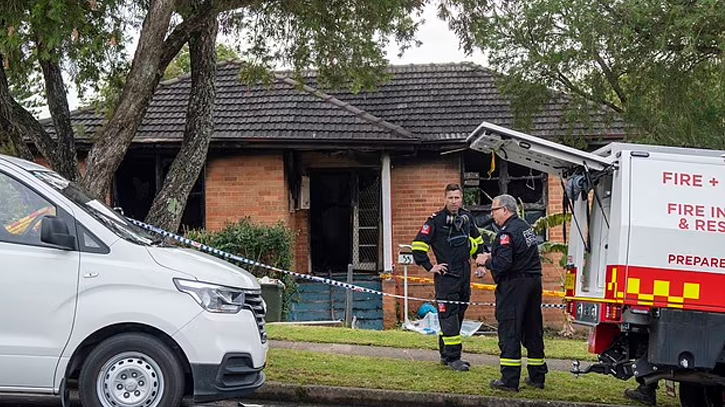 Sydney father disrupts fire rescuers: 3 children die