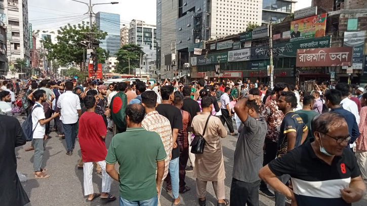 Private univ, college students block Dhaka’s road; BCL’s rally at TSC