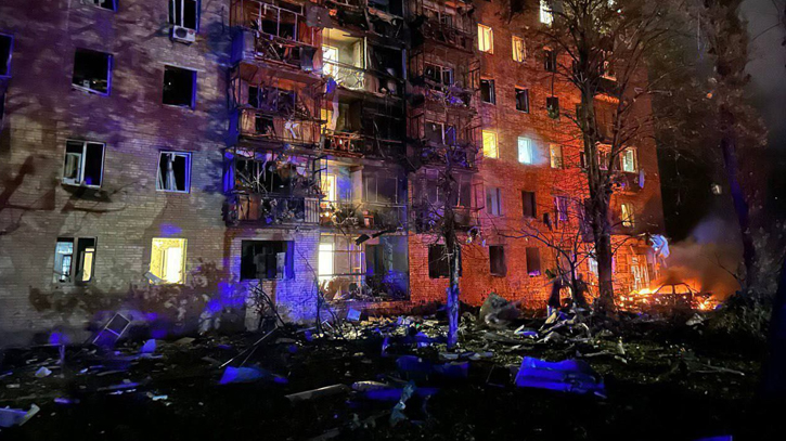 13 injured in missile falling on residential building in Kursk