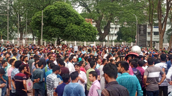 DU students protest High Court order on restoration of quota system in govt jobs