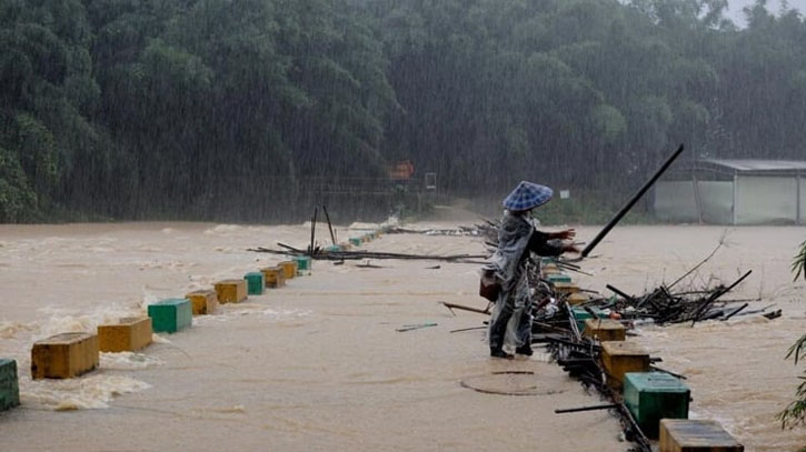 Over a dozen people missing as extreme weather hits China