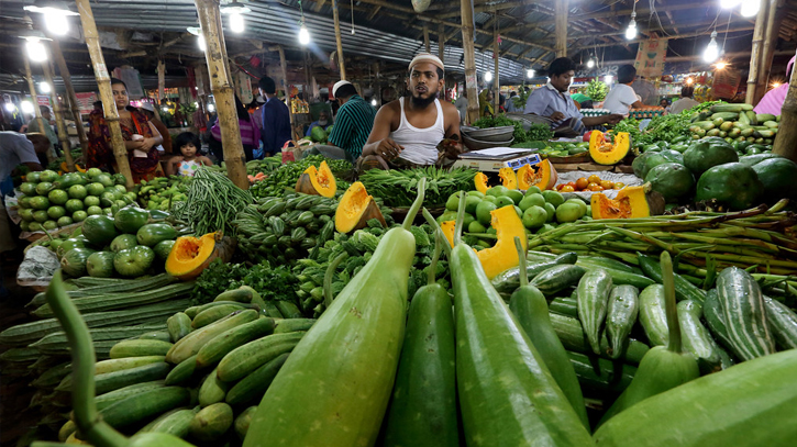 Prices of vegetables, fish, chicken, and eggs reached a higher level