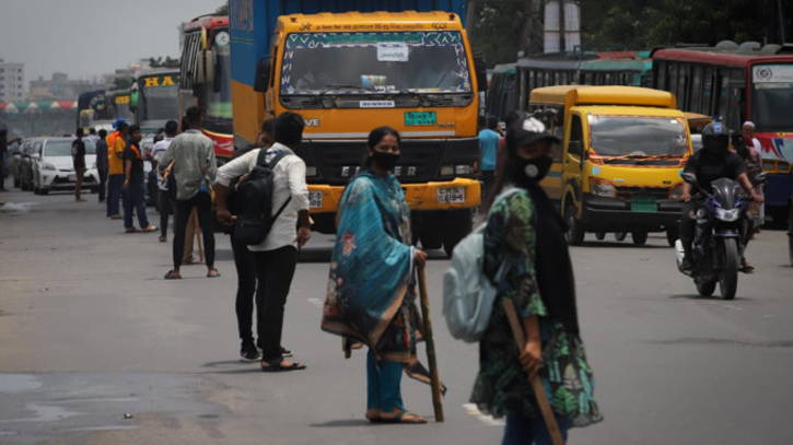 Students, firefighters control traffic 