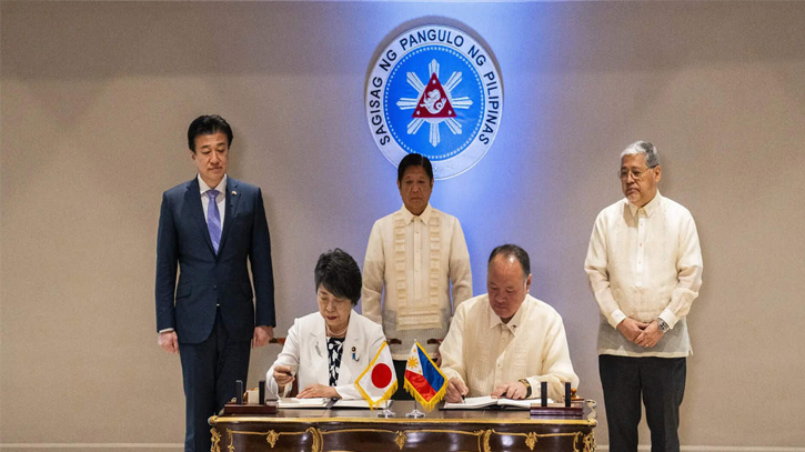 Japan and the Philippines sign defense pact