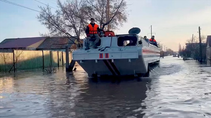 Water level in Russian city of Orenburg keep rising