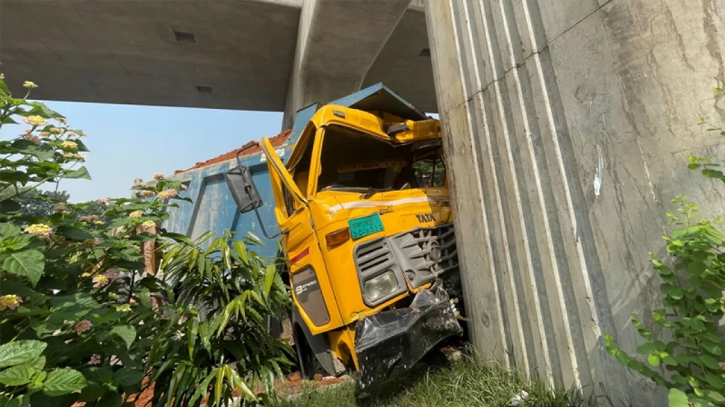 Truck hits Metro Rail pillar in Dhaka’s Agargaon