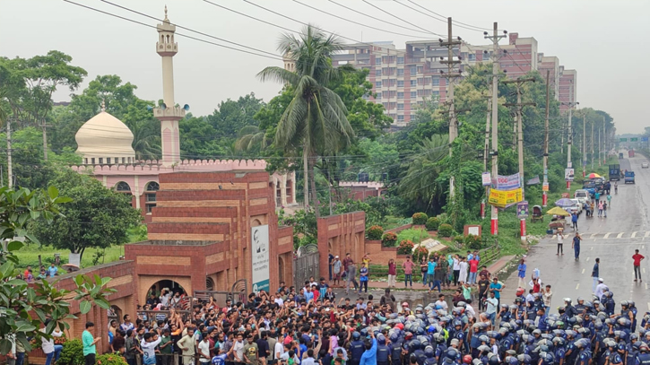 Bangla blockade: Long tailback on Dhaka-Aricha highway