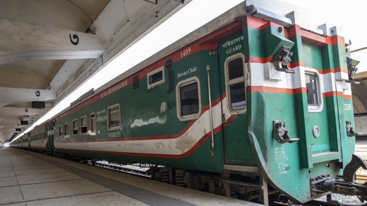 Agreement to procure 200 train carriages from India signed