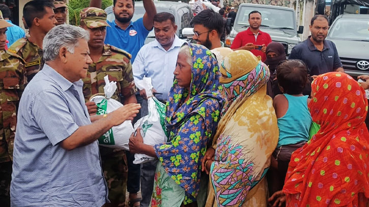 Advisor M. Sakhawat distributes aid in Feni and Cumilla