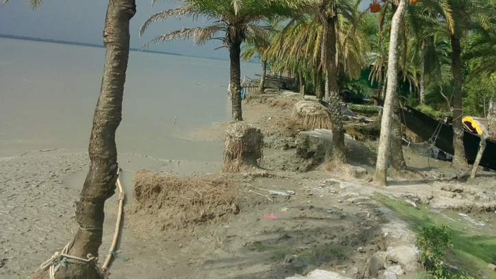 As Cyclone Remal approaches, tension grips Bagerhat’s coastal areas