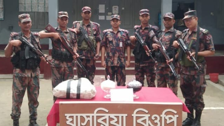 BGB seizes snake venom worth Tk3 cr from Dinajpur