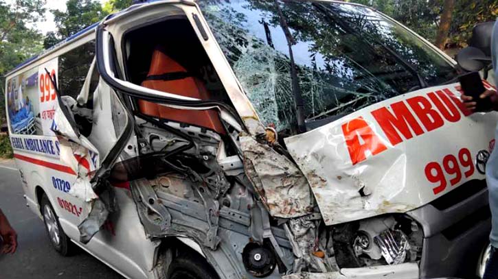 3 killed as ambulance collides with van in Jashore