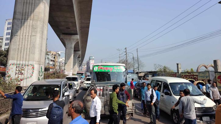 CNG autorickshaw drivers lift blockades as BRTA withdraws decision to reenforce meter usage