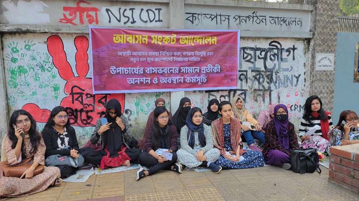 Accommodation crisis: DU female students observe hunger strike