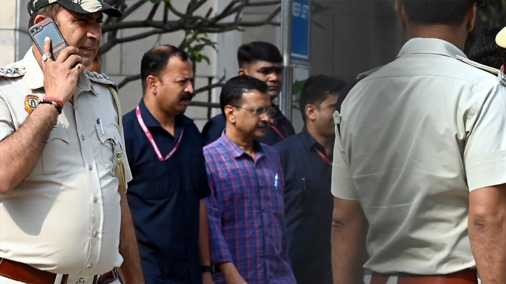 Indian politician Arvind Kejriwal moved to jail