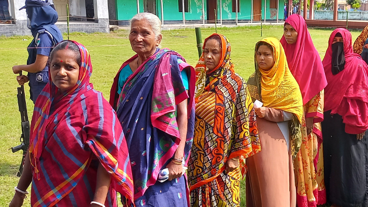 Voting underway amid festive atmosphere in Bagerhat