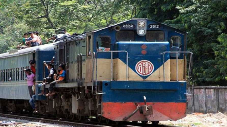 2 youths crushed under the wheels of train