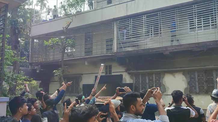 Obaidul Quader’s Noakhali residence vandalised, set on fire