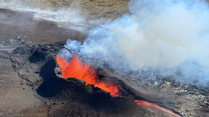 Volcanic eruption in Iceland losing intensity