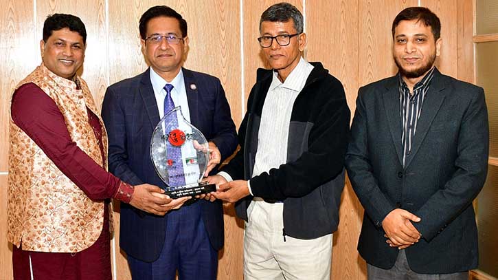 Prof Dr Manzurul Kibria gets Nature Conservation Award