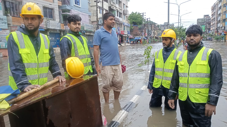 DNCC’s 5,000 cleaners working to drain out logged water