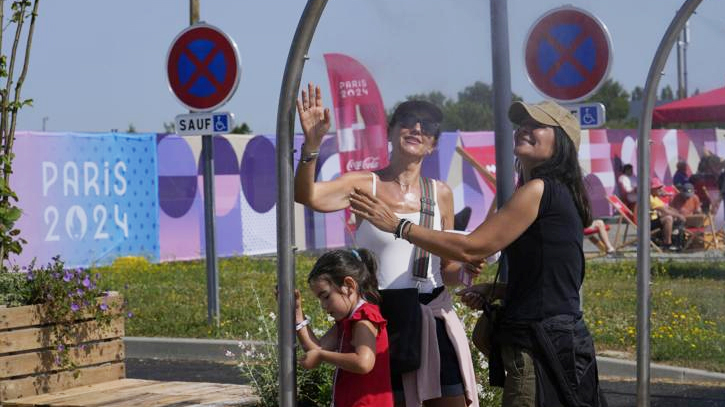 Paris Olympics facing heat wave from a foggy start