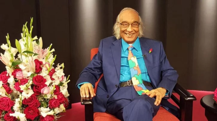 Veteran journalist Shafik Rehman returns home after six years