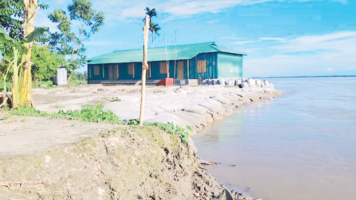 Teesta erosion leaves residents homeless, desperate