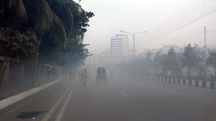 Dhaka wakes up to dense fog as winter deepens