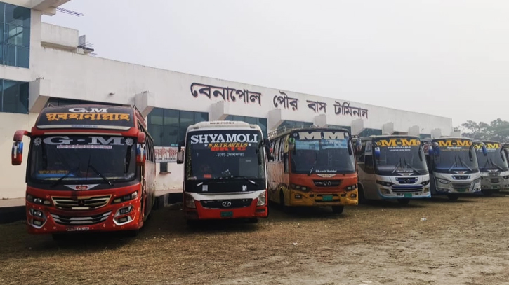 Long-distance bus services resume from Benapole after 6 days 