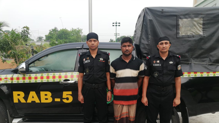 Top terror held with 10 one-shooter guns in Rajshahi