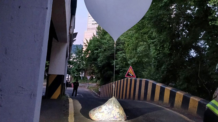 South Korea on alert for more trash balloons