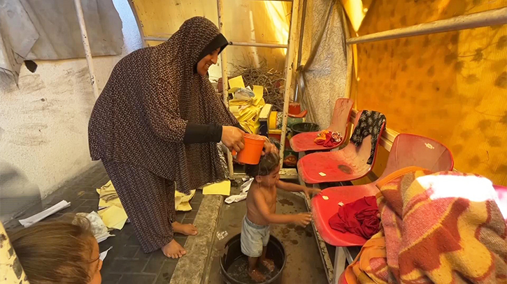 Gaza football stadium becomes a shelter huge displaced Palestinians