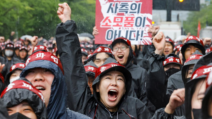 Samsung workers stage indefinite strike to demand pay raise