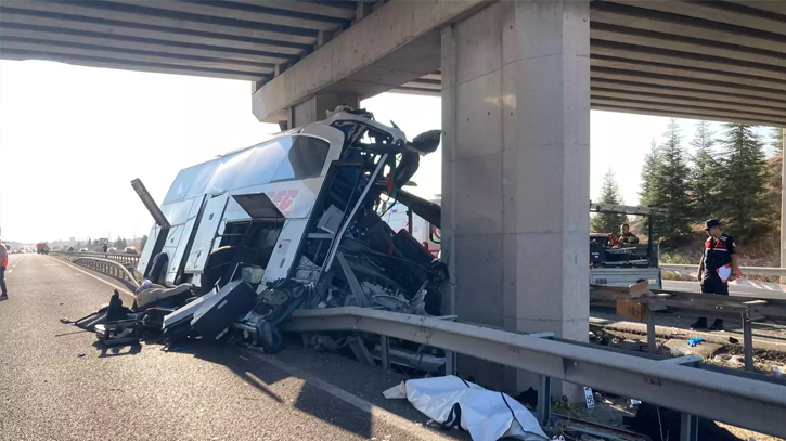 Türkiye bus crash kills 9, injures 26