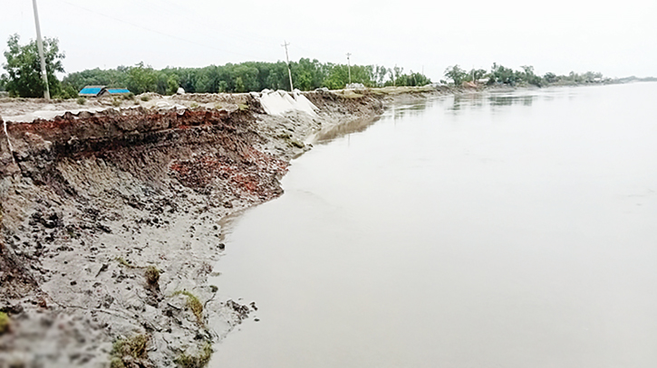 Dam collapse triggers panic among 50,000 villagers  