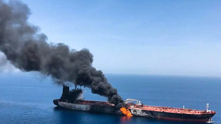 Oil tanker hit by missile off Yemen